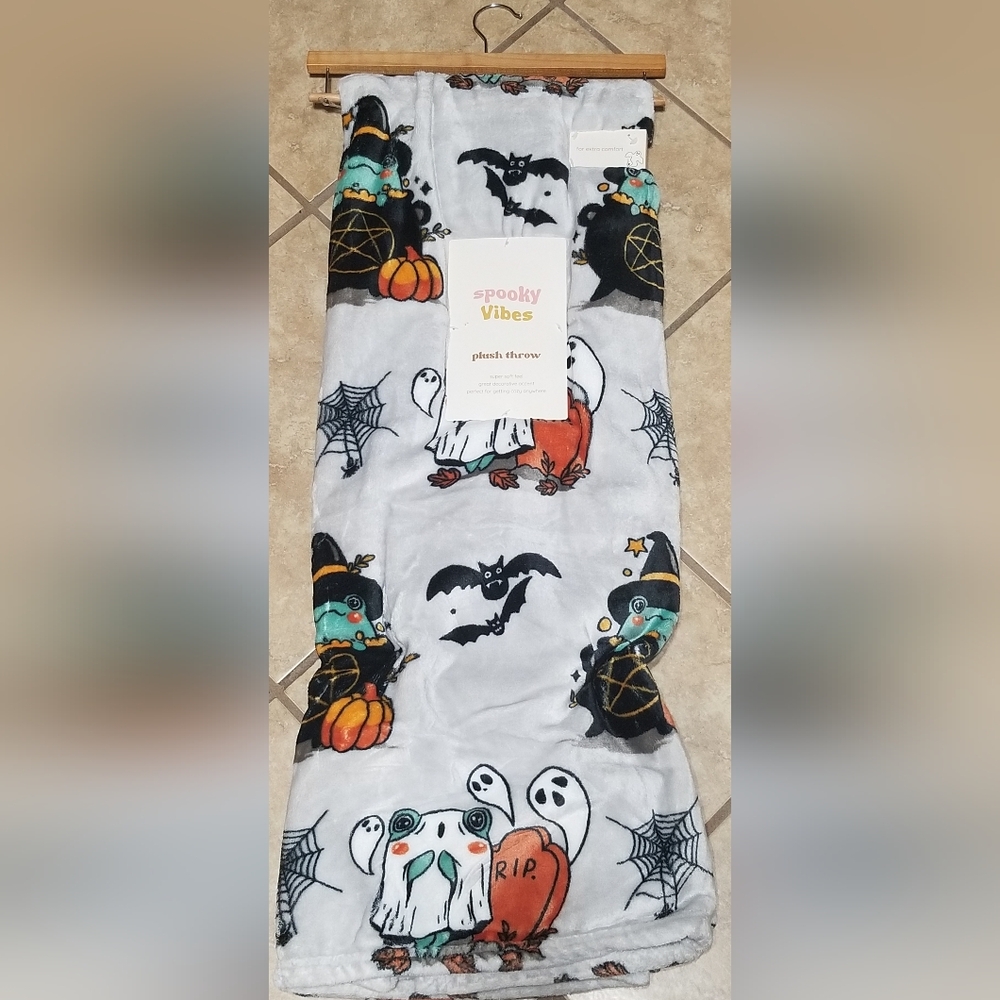 Spooky Vibes Halloween Frogs 50 x 70 Inch Plush Throw Blanket
